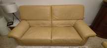 Sofas em pele genuína imaculados