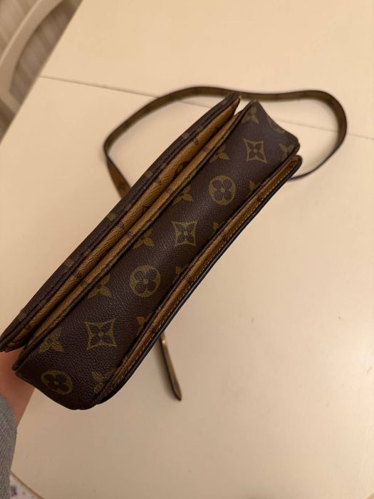 Сумка шкіряна в лого в ідеальному стані