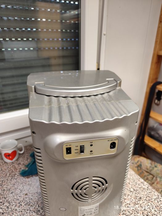 Автомобільний холодильник