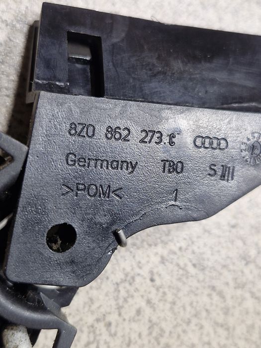 Mechanizm otwierania klapki wlewu paliwa audi a2