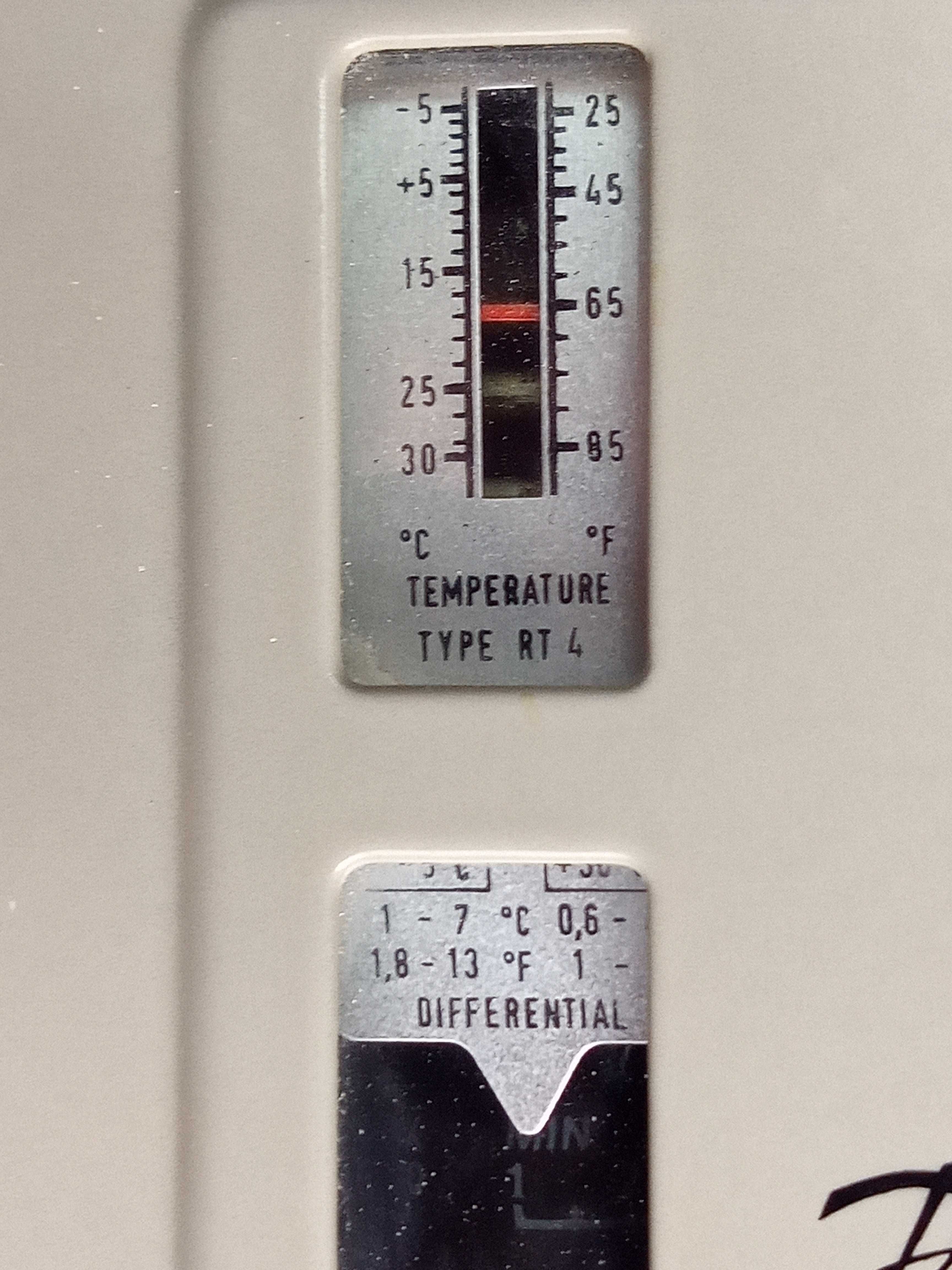 Termostat z czujnikiem komorowym DANFOSS RT 17