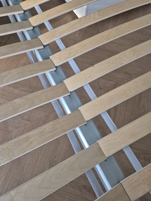 Łóżko + 2 stoliki