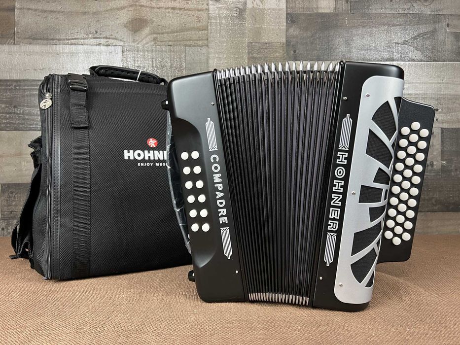 Hohner Compadre Preta nova por estrear, garantia e fatura em seu nome