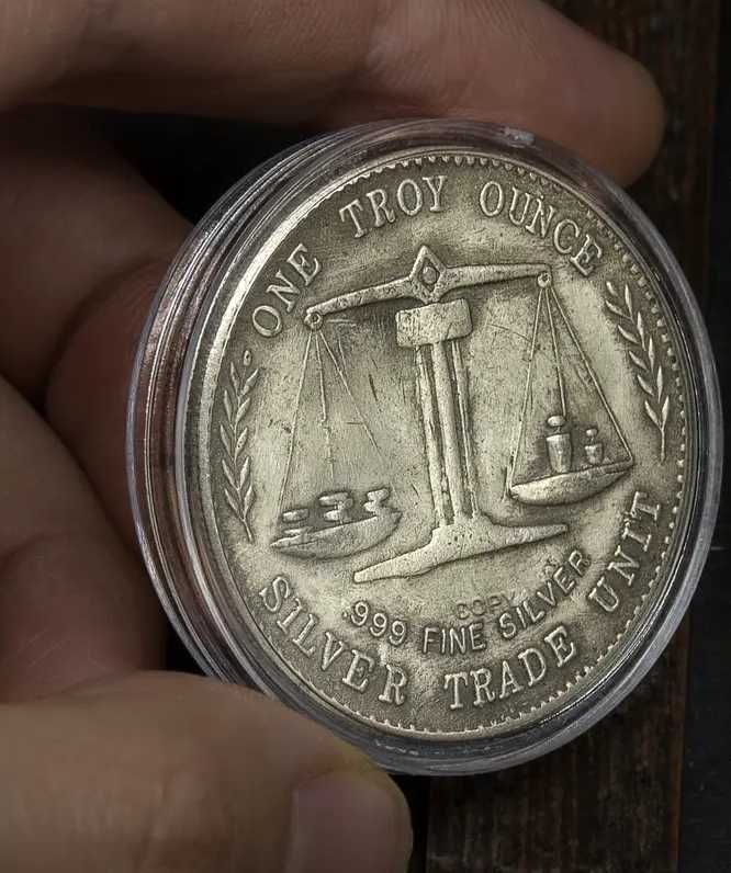 Монета серебрянная Весы Америки 999 пробы