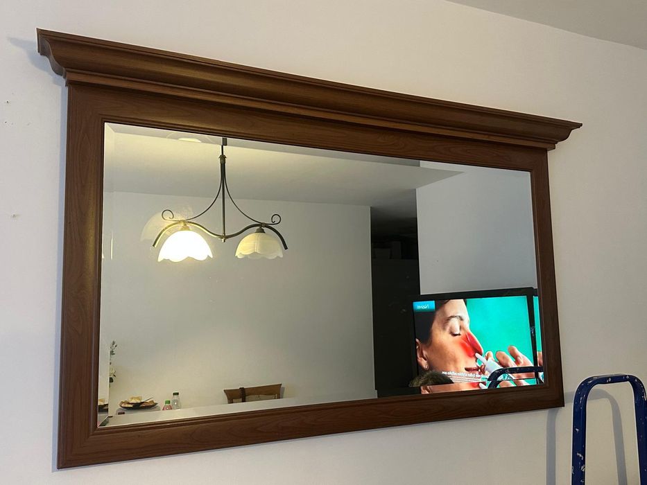 Duże lustro z kolekcji BRW