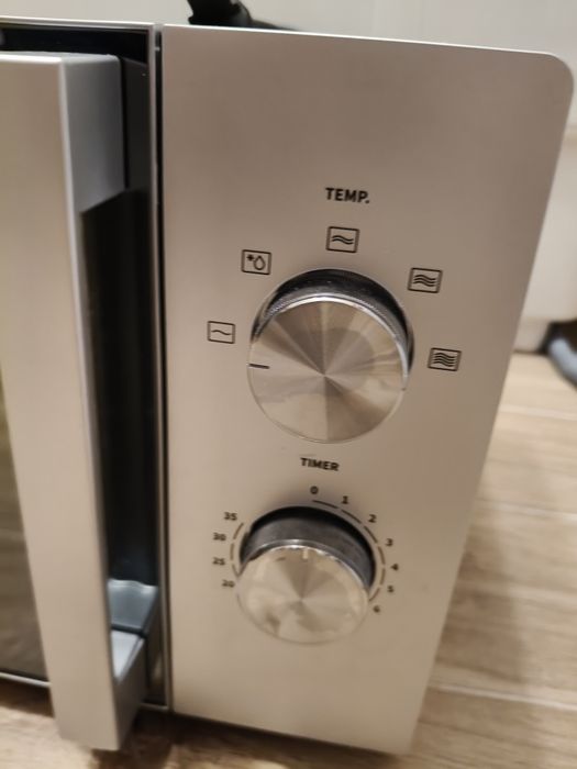 Kuchenka mikrofalowa Hisense