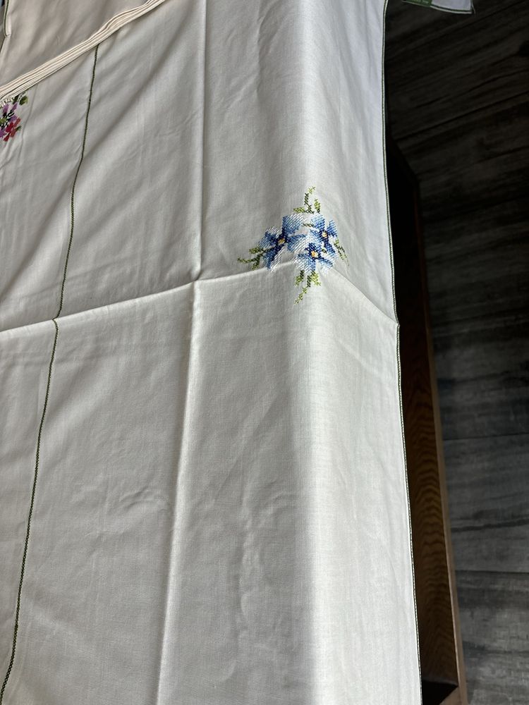 Toalha de mesa algodão com bordado a ponto cruz 259x165