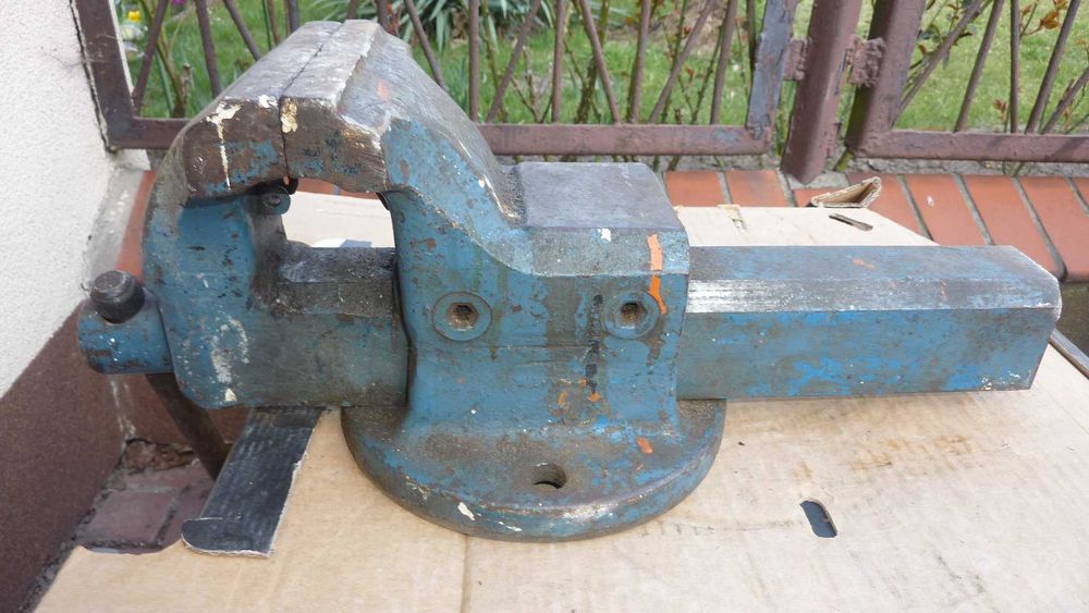 Niemieckie imadło ślusarskie,stalowe,kute MATADOR.Waga około 20kg.