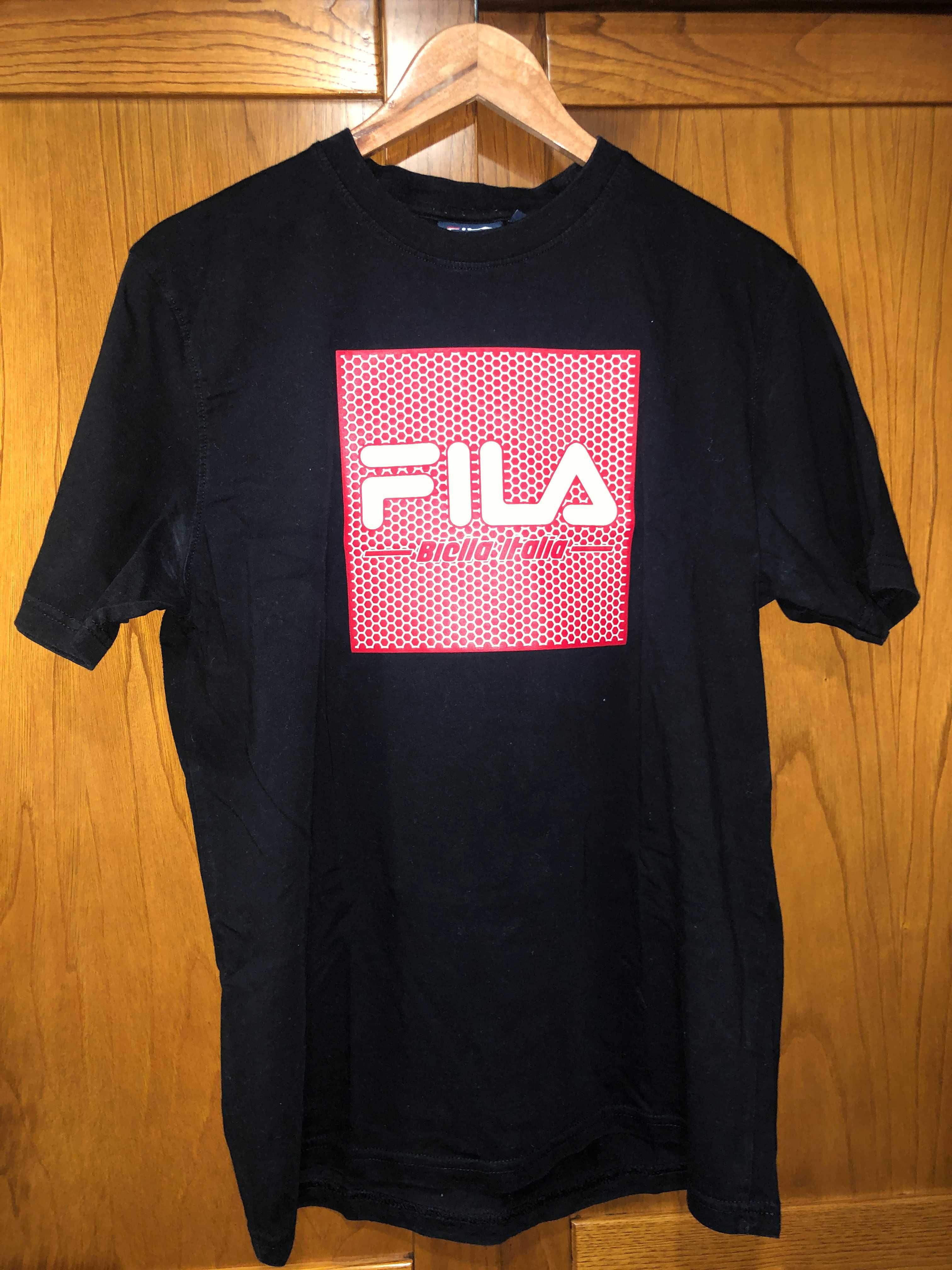 T-Shirt Fila em Preto