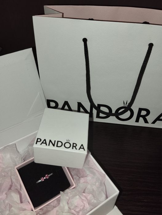 Pandora каблучка «Рожевий бант»