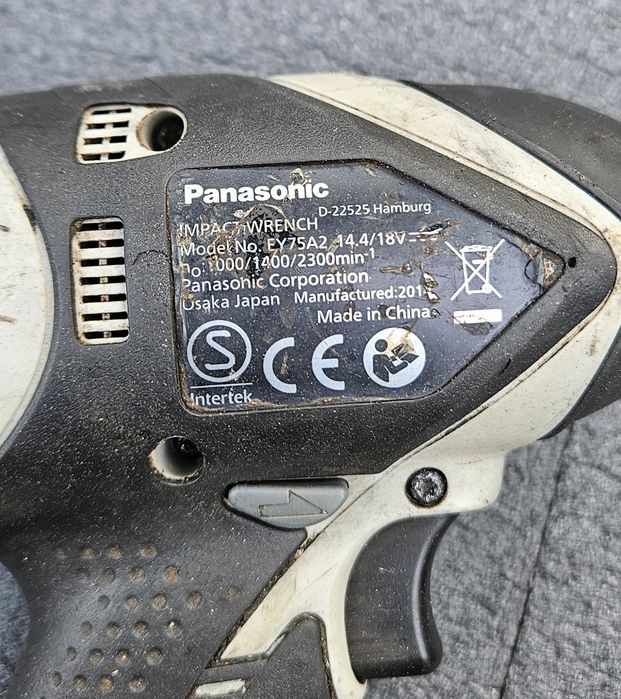 Klucz udarowy Panasonic EY 75A2 oraz latarka...