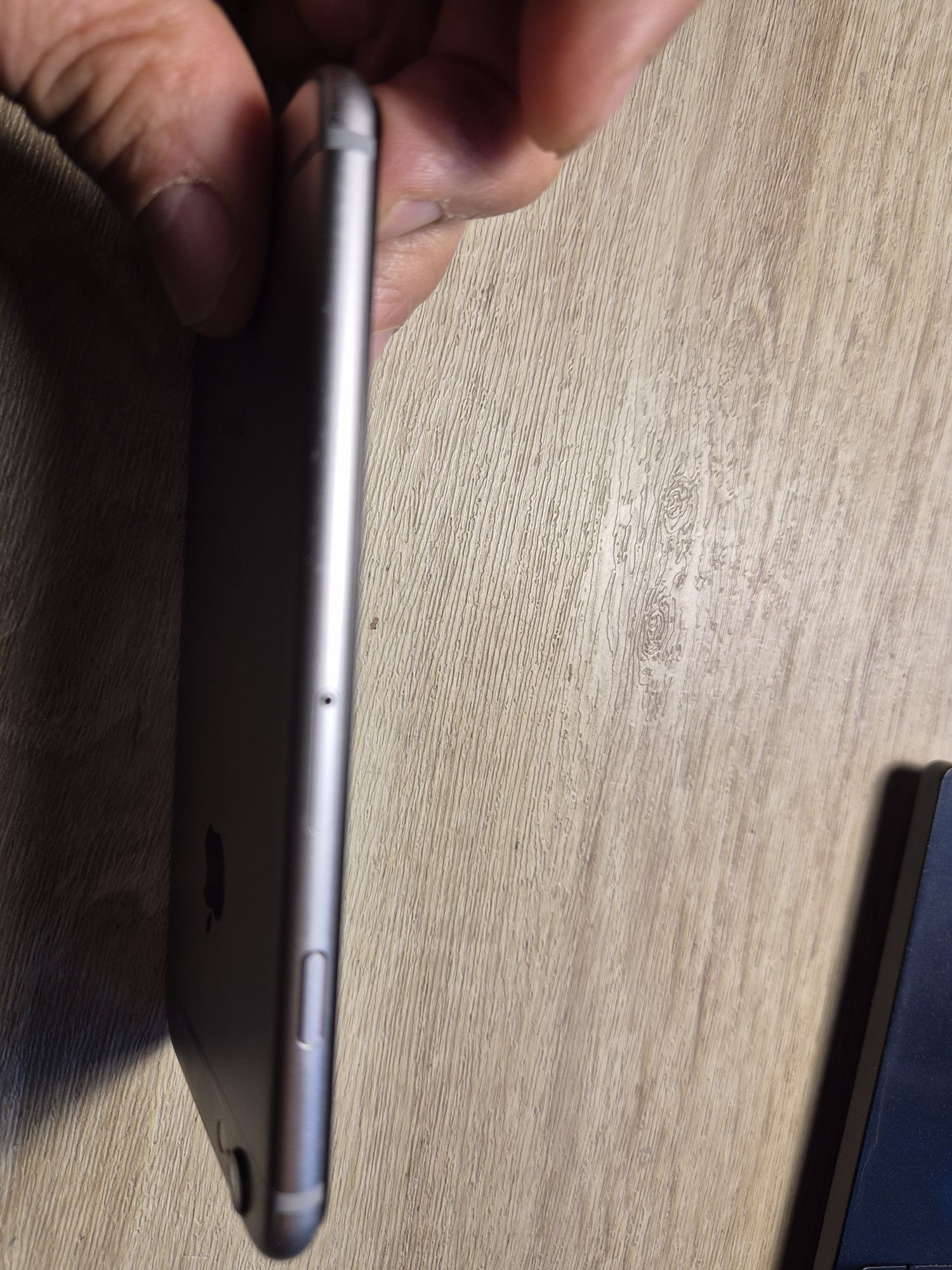 iPhone 6 na części.