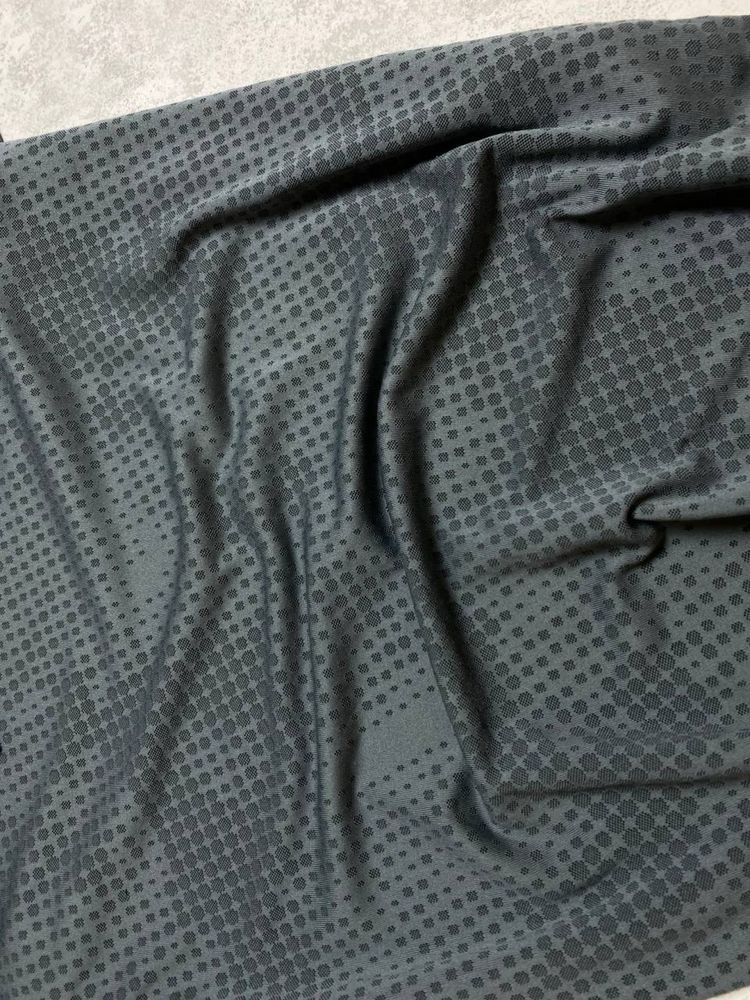 Футболка Under Armour у структурному сірому кольорі