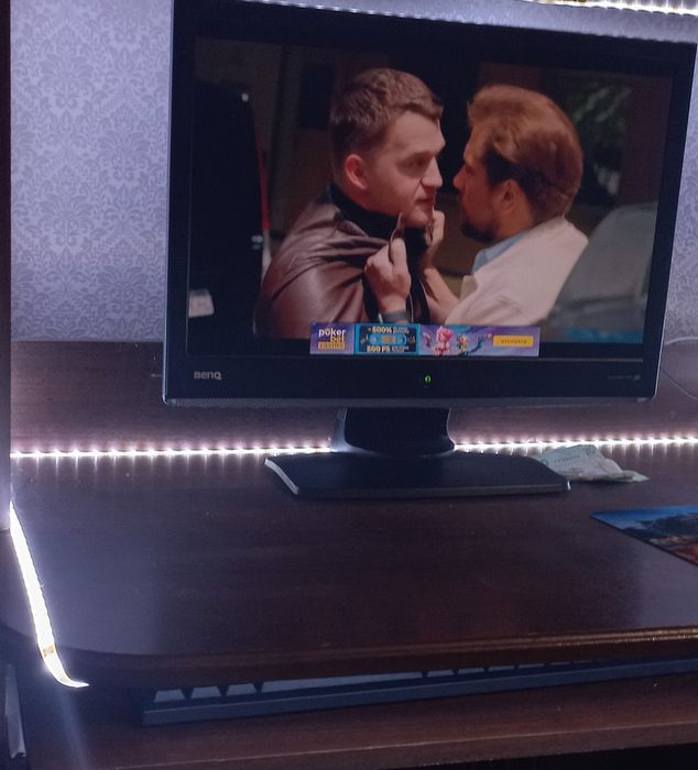 Продаю електроніку.Монітори,і компліктующе до комп'ютера звертайтеся.