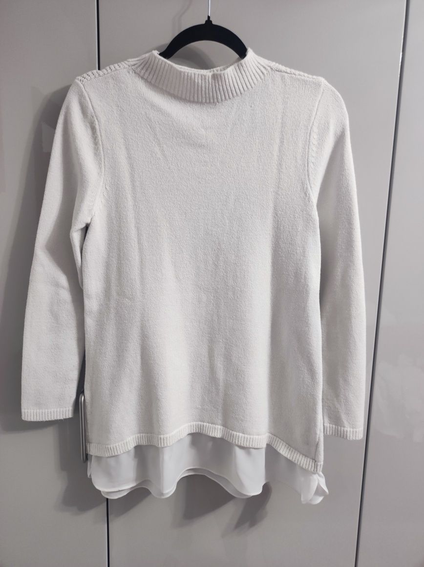 Sweter z ozdobnym dołem