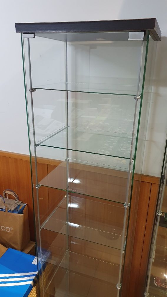 !! Vitrine com 8 prateleiras !! - VENDIDO