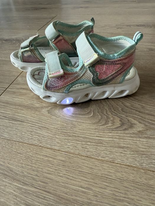 Sandałki dziewczęce Nelli Blu świecące r.27 sandały na rzep