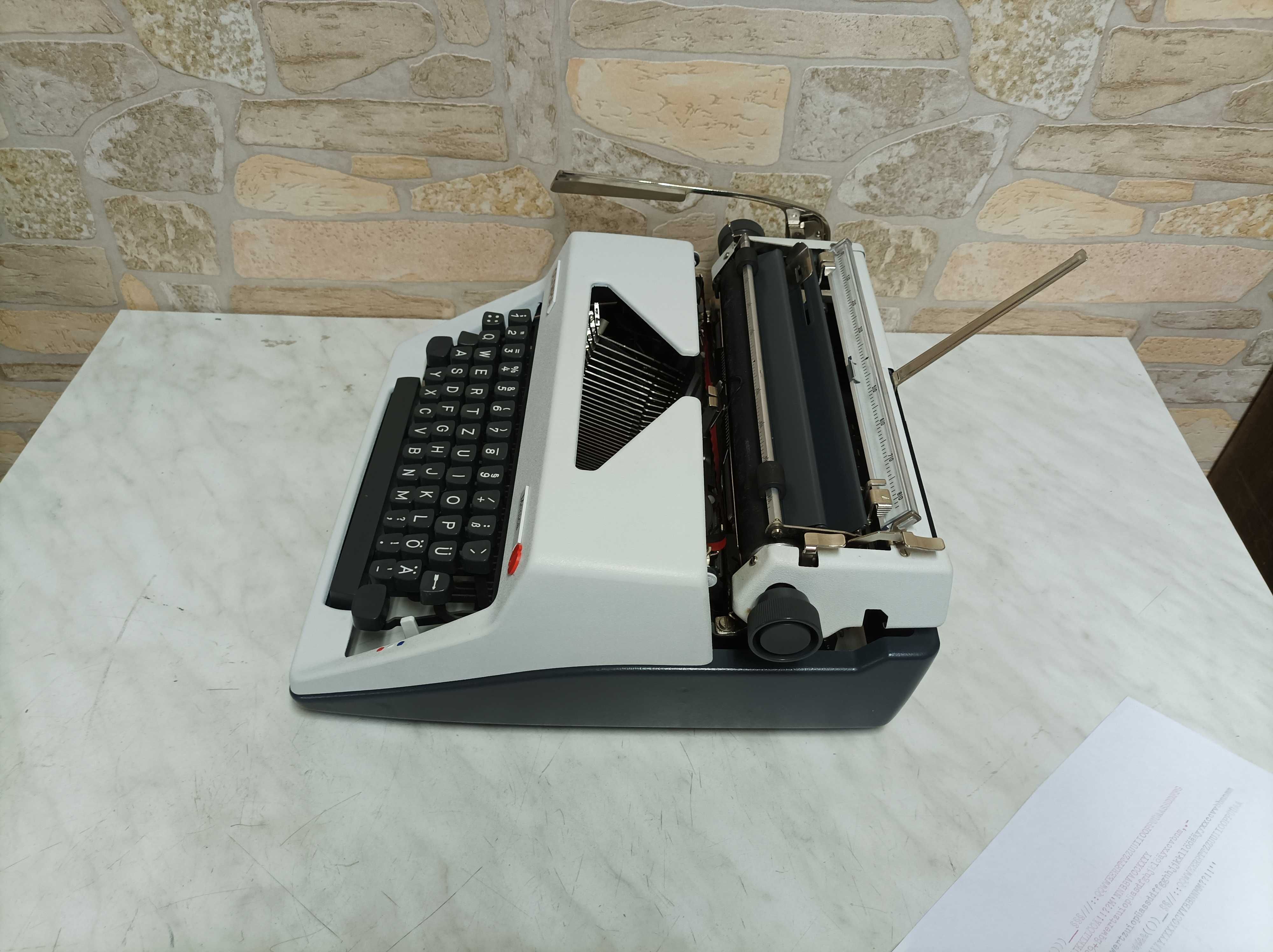 Maszyna do Pisania Olimpia Monika