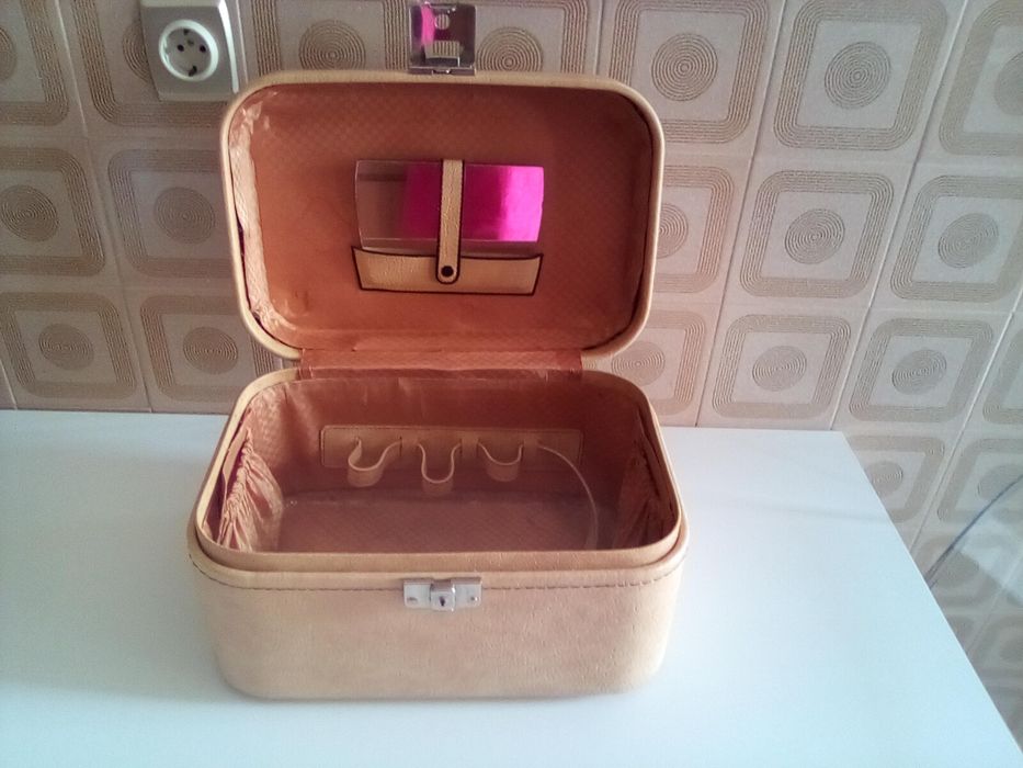Mala Nécessaire, Marca Deldy.