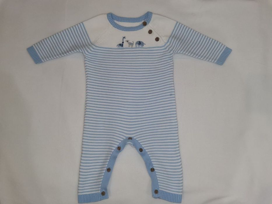 Комбинезон для малыша вязаный