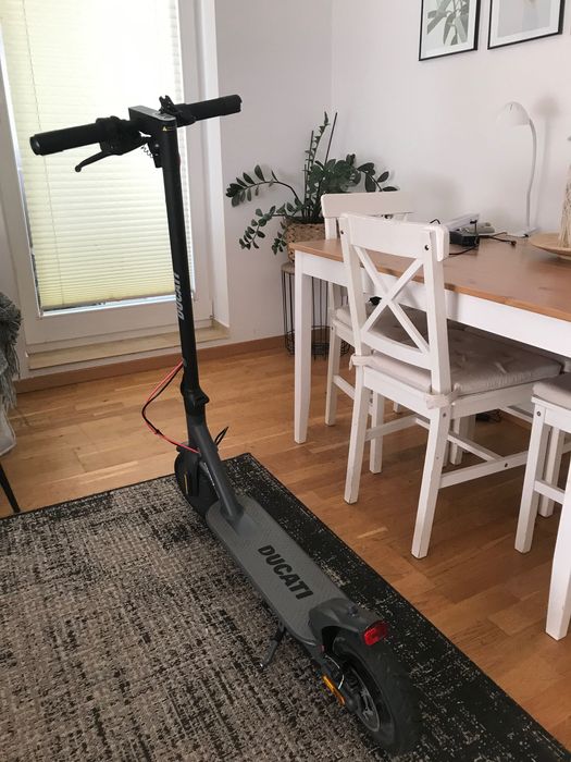 Hulejnoga elektryczna Ducati 1 evo 2023. 350 w