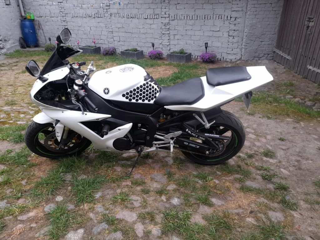 Motor sportowy yamaha r 1