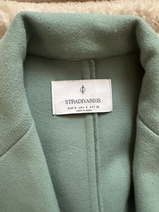 Продам пальто нове гарне Stradivarius