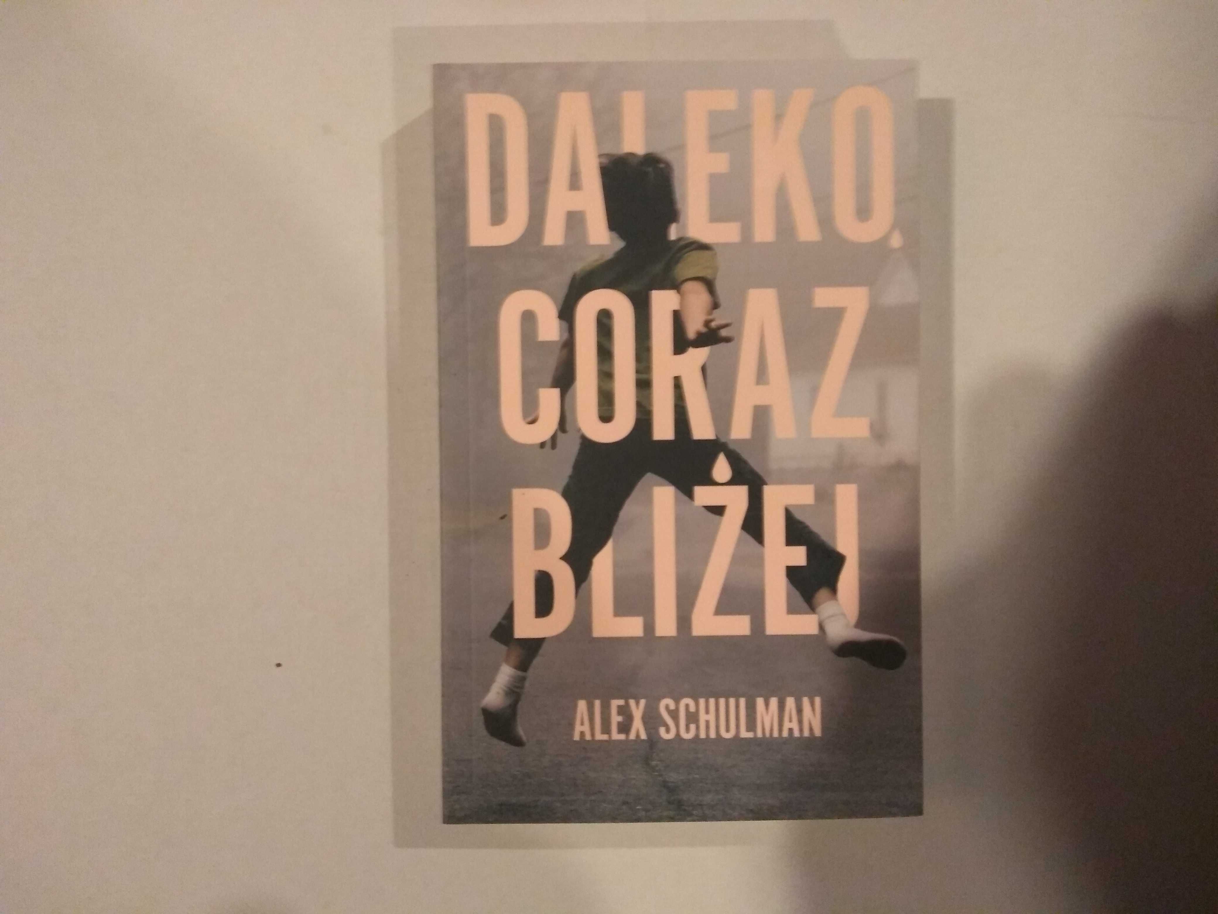 Dobra książka - Daleko coraz bliżej Alex Schulman (NOWA)