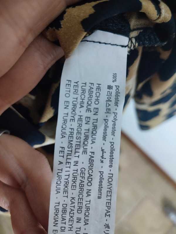 Sukienka Zara Basic w panterkowy wzór.