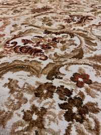 Wełniany dywan we wzory kwieciste