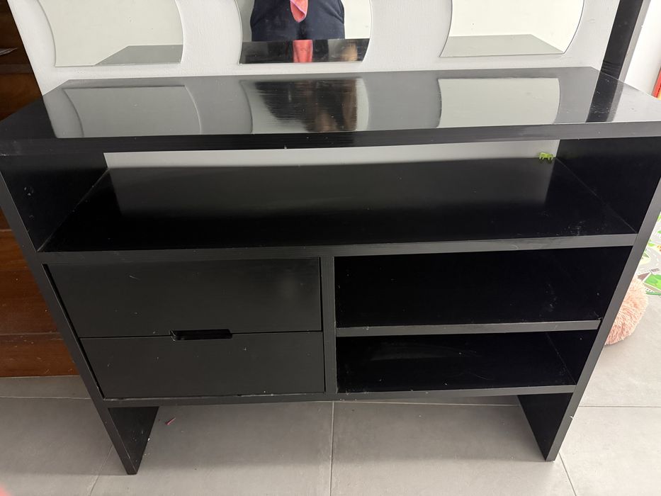 Vendo Comoda com espenho + Movel para Hall.