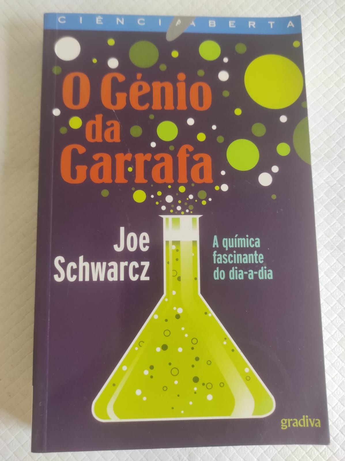 Livro o Gênio da Garrafa