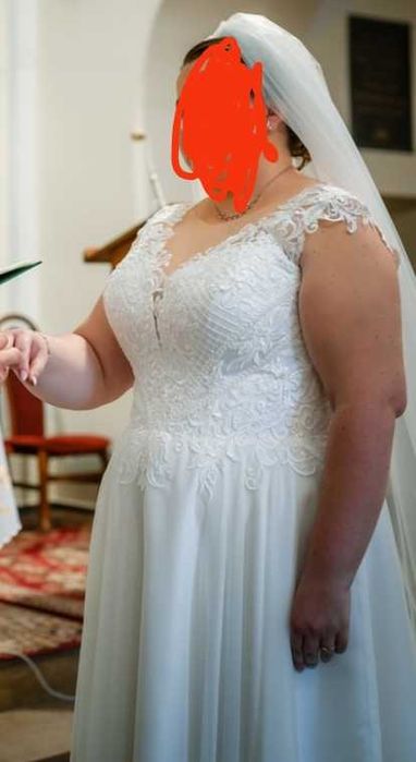 Suknia ślubna plus size