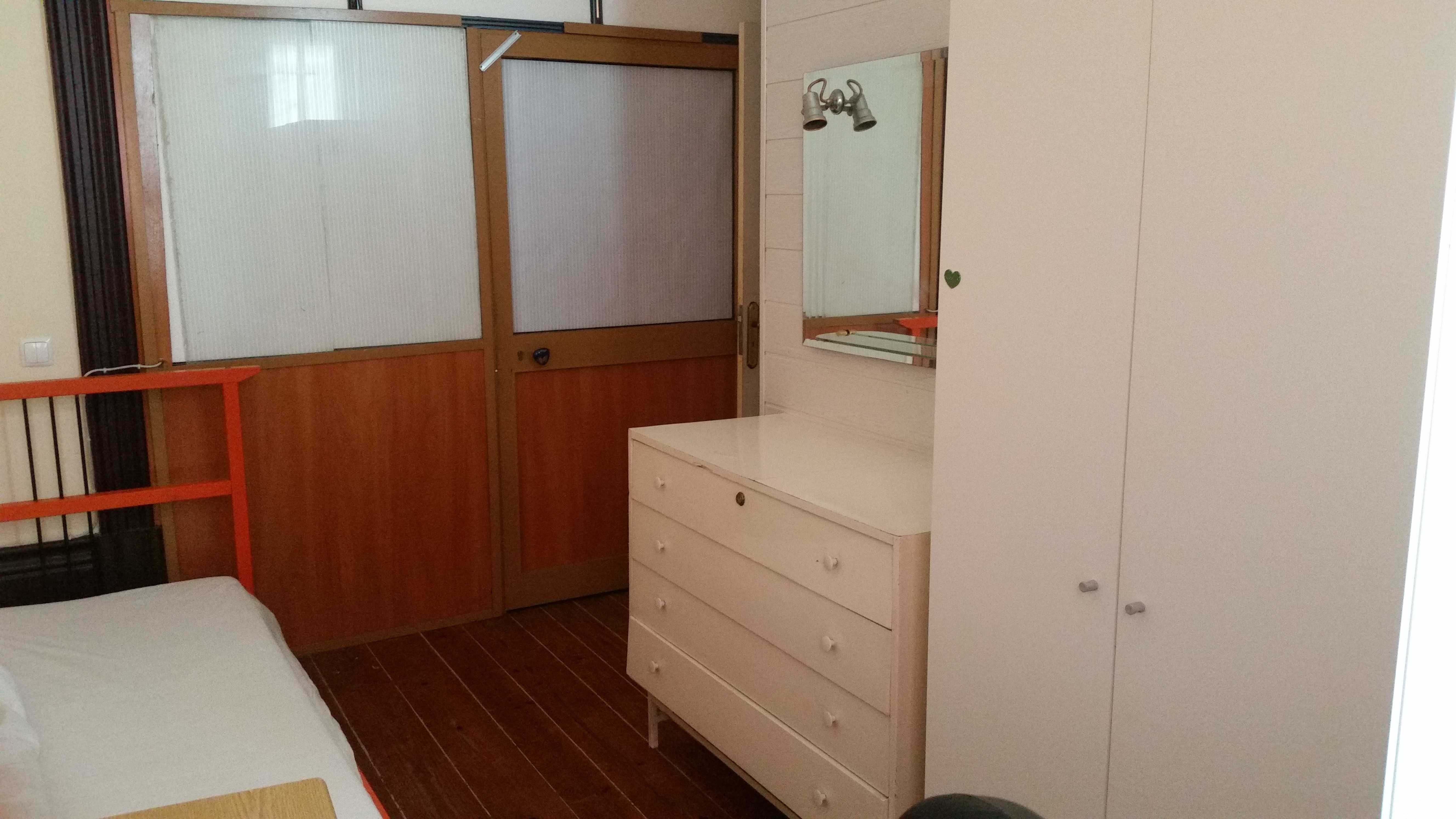 Quarto individual com tudo incluido, junto ao Marquês, com contrato