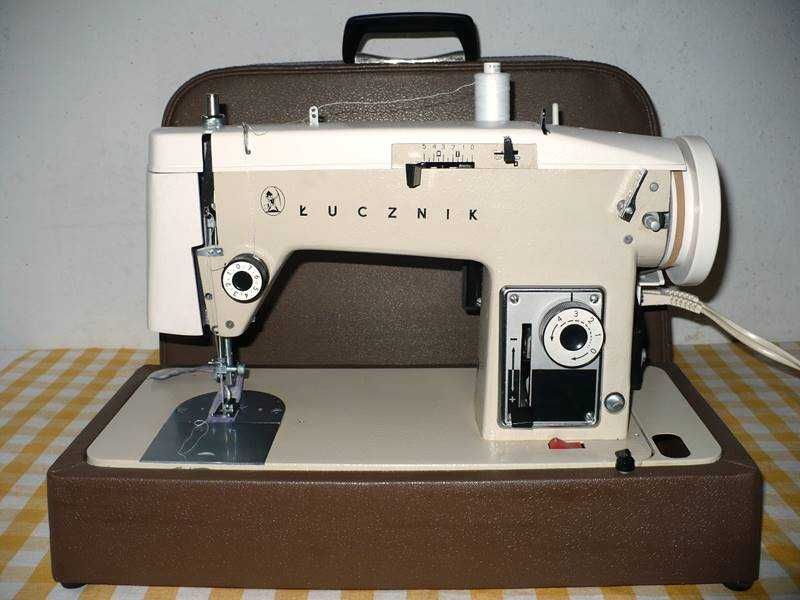 Maszyna do szycia Łucznik, elektryczna, walizkowa, Wysyłka