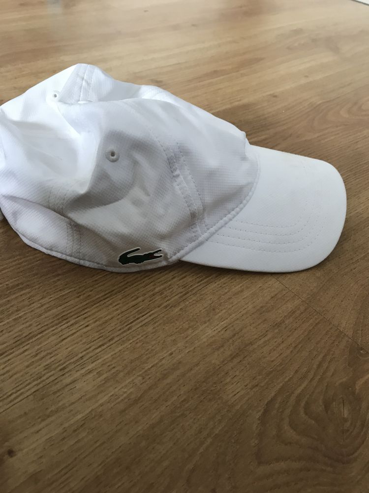 Używana czapka z daszkiem LACOSTE biała