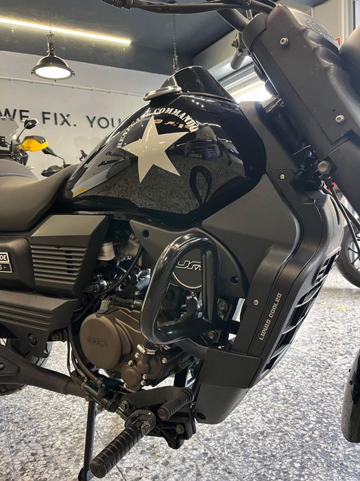 UM Renegade Commando 125 cc Uma cruiser Americana de estilo