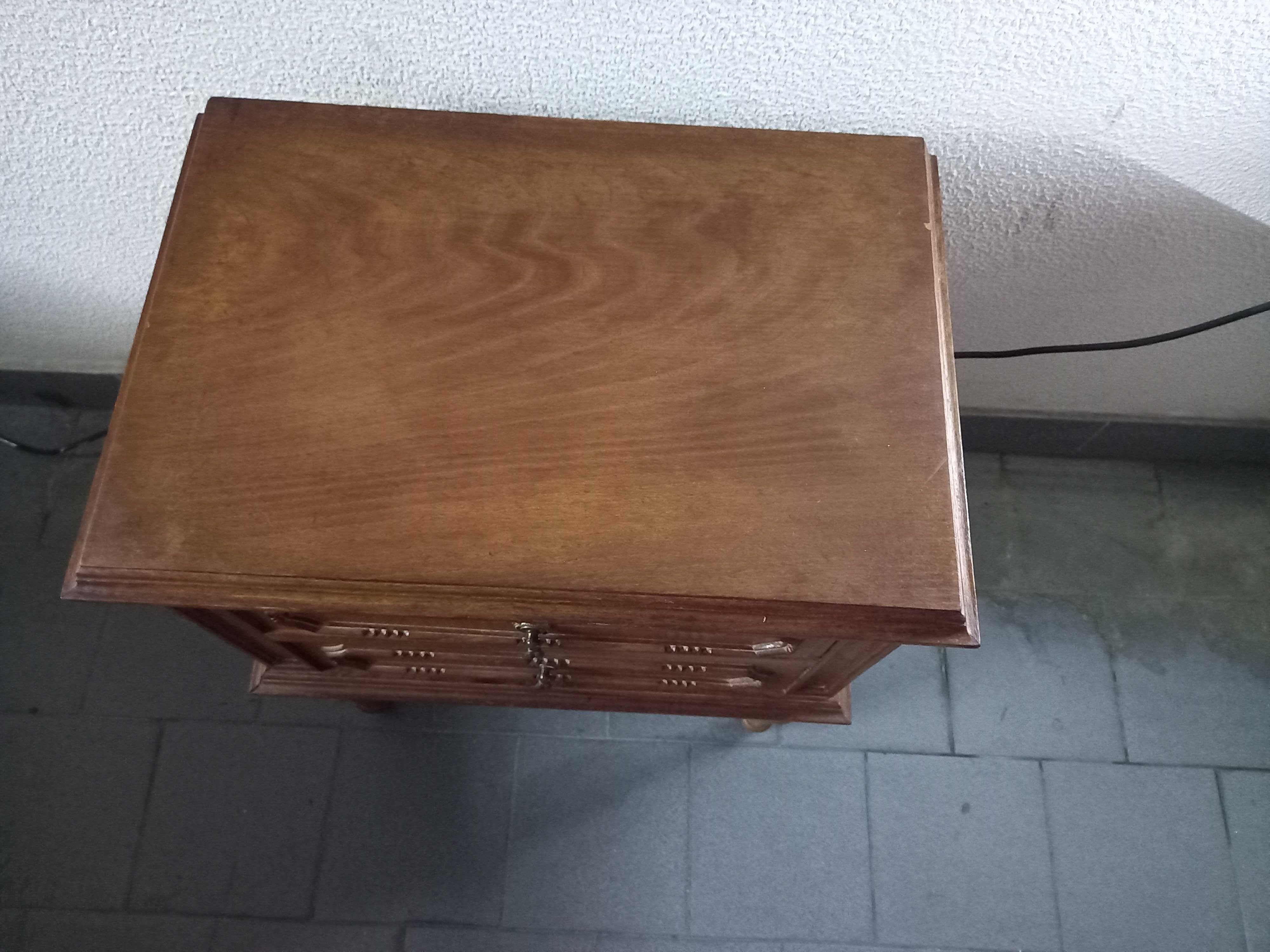 Mesa de cabeceira