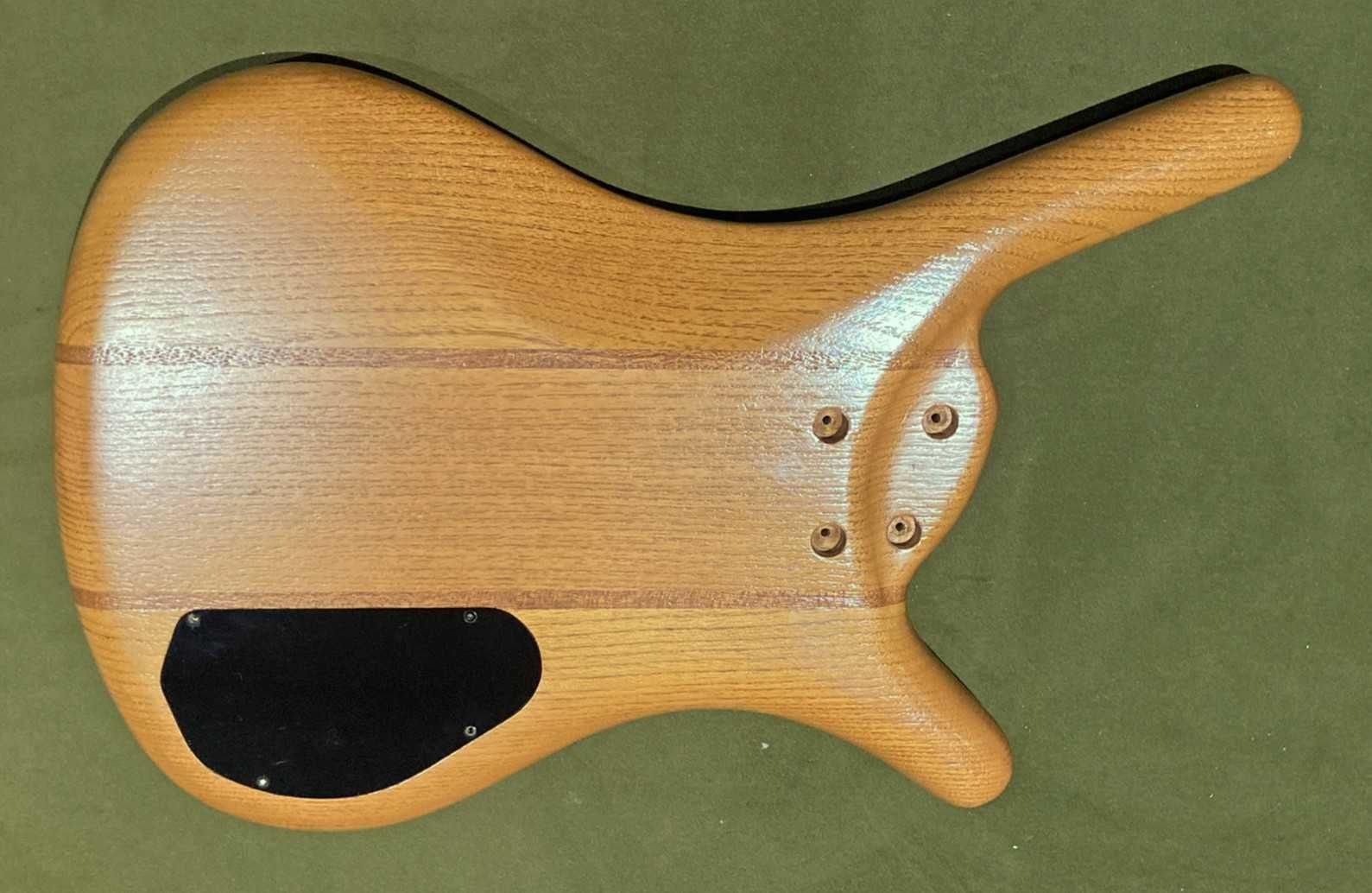 Gitara basowa Warwick Corvette standard korpus leworęczny