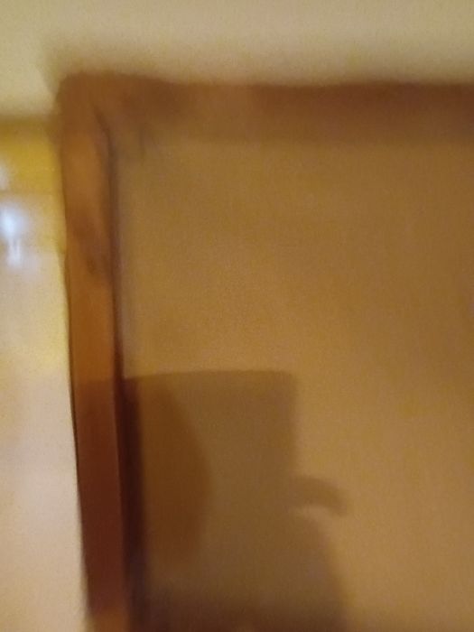 Akt leżącej kobiety w poscieli
