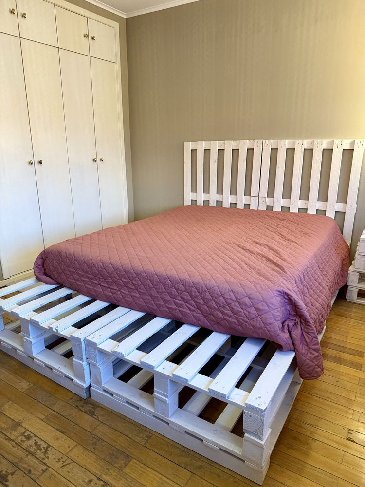Cama de paletes branca