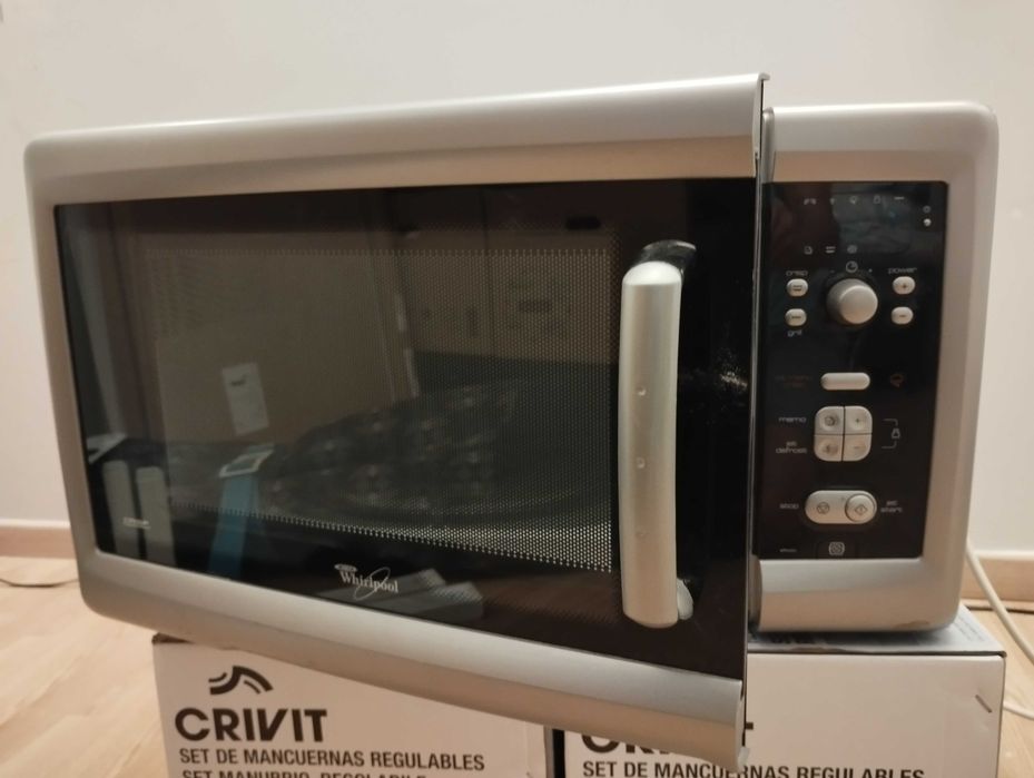 Micro-ondas com fixação na parede