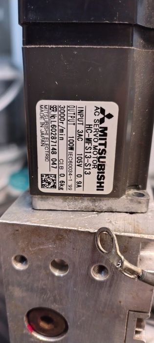 Mitsubishi servo motor HC-MFS13-S13

AC SERVO MOTOR HC-MFS13-S13