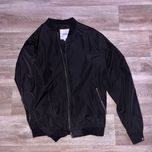 Бомбер-куртка від Pull&Bear