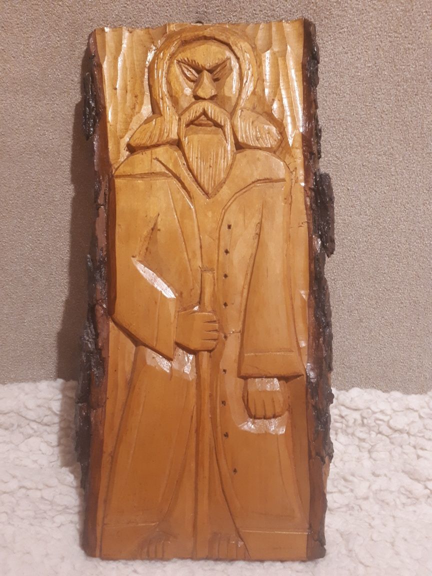 rzeżba dziad w drewnie