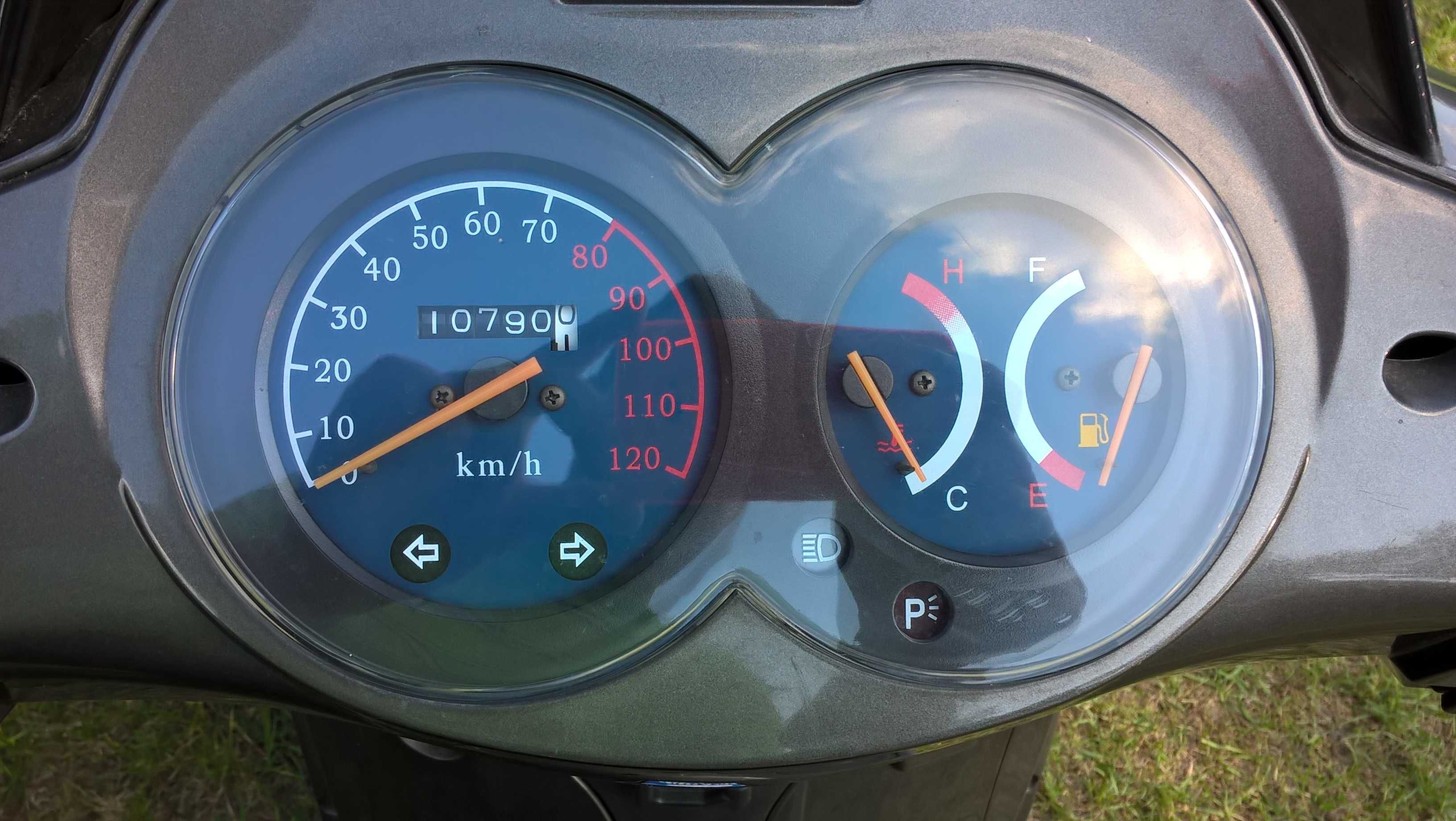 Skuter 125 cm CF MOTO + duży kufer