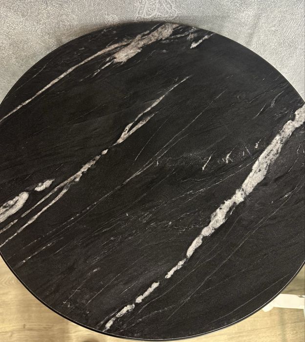 Продам круглий журнальний столик лофт