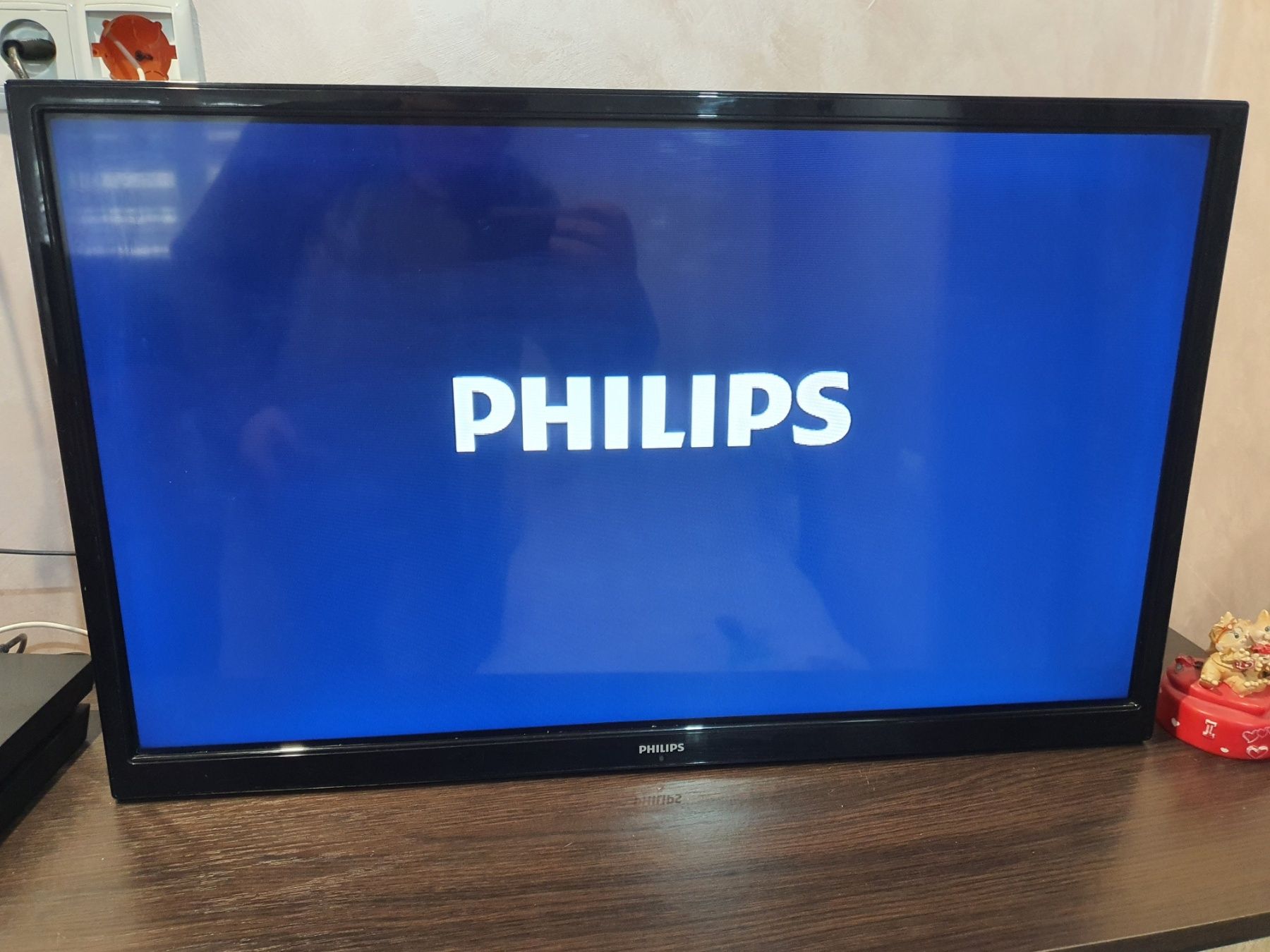 Телевізор Філіпс приставка ps4 все робоче і в ідеальному стані