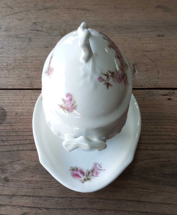 Antiga terrina pequena em porcelana Vista Alegre séc. XIX