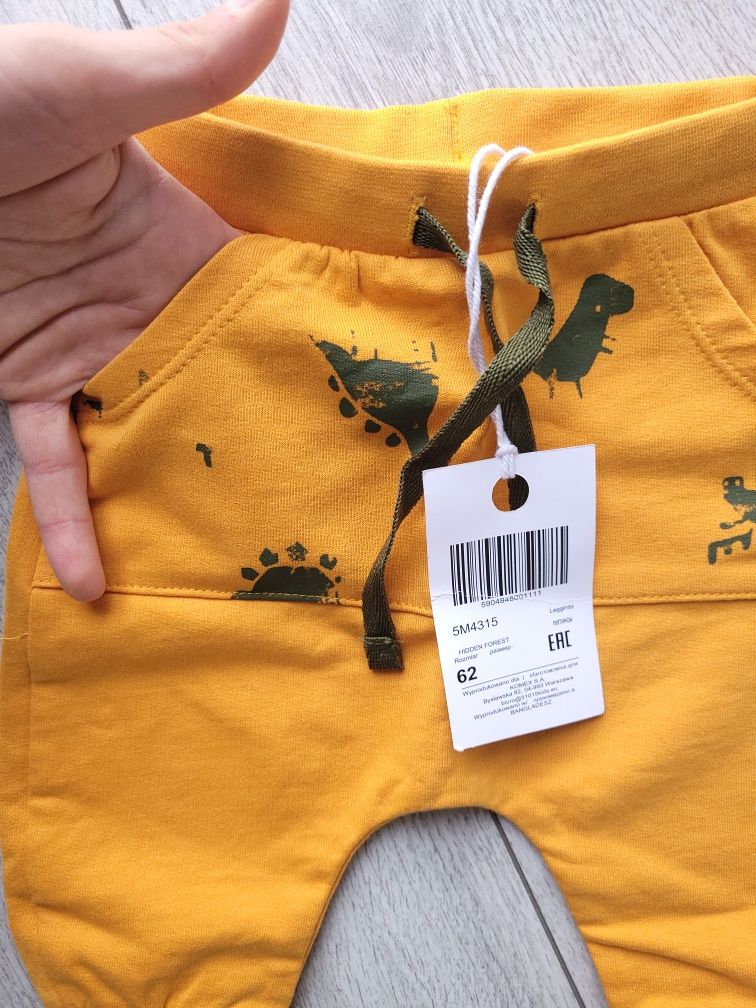 Komplet niemowlęcy 62 spodnie i bluza
